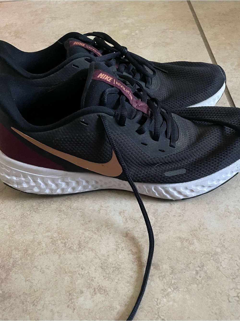 Nike Black Mesh Running Sneakers with Plum Tongue Tab